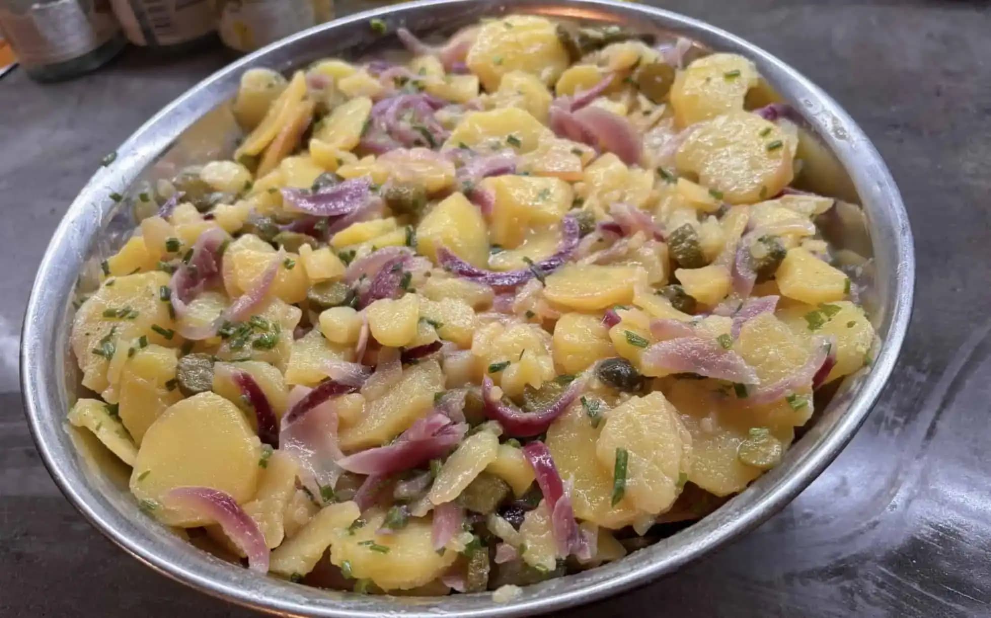 Viedenské zemiaky s extra chutnou zálievkou – netreba k nim ani hlavný chod!