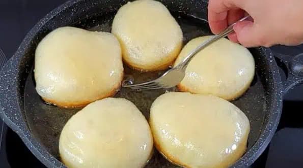 TAKTO robí zemiaky len moja mama: 3 zemiaky, múka, 1 vajce a od tej pochúťky sa nebudete vedieť odtrhnúť!