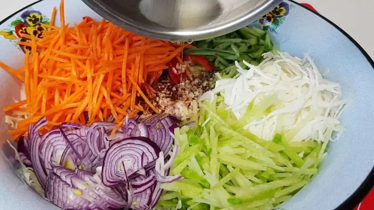 Nekupujte drahé potraviny, toto vám dá do poriadku zdravie aj postavu: 15 top šalátov pre dobré trávenie a štíhly pás!