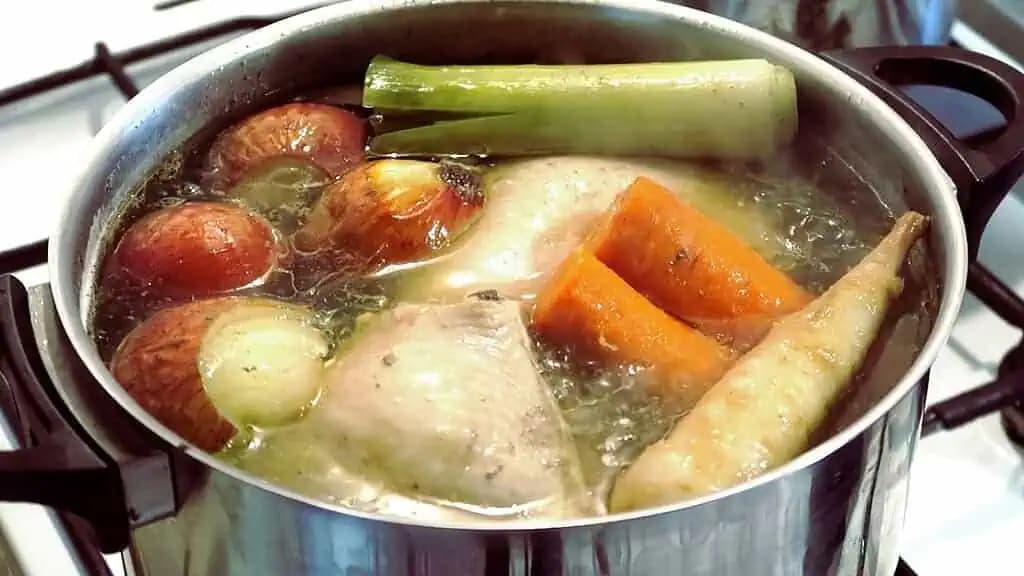 Rada šéfkuchára, ktorú by si mal prečítať každý: Toto je NAJHORŠIE mäso na varenie vývaru!