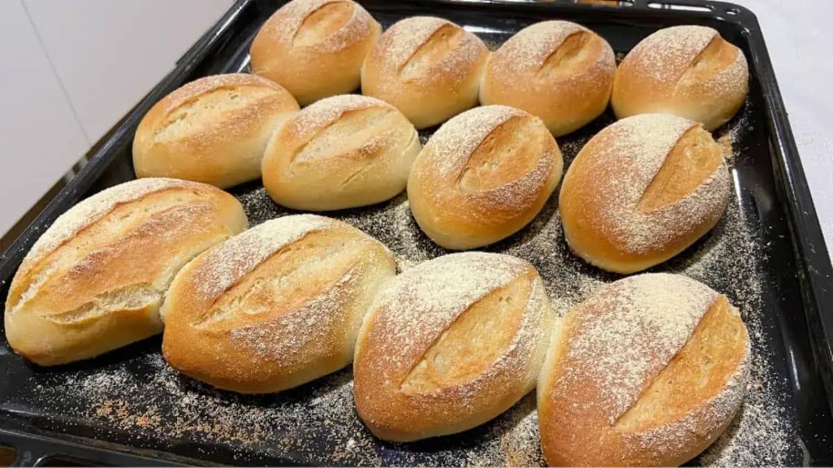 Domáce turecké žemle – hrnčekový recept: Výborné pečivo ako z pekárne, stokrát lepšie ako gumové rožky zo supermarketu!