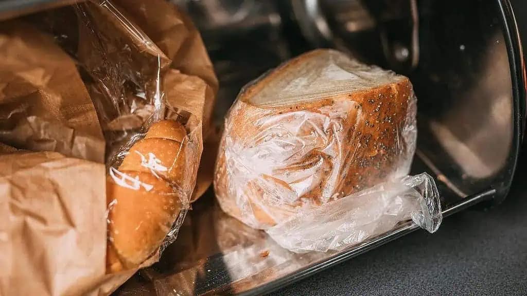 Vložte túto zeleninu do vrecka s chlebom: Chlieb vydrží čerstvý až 3 týždne!