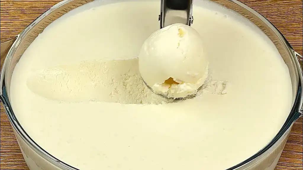 Beriem len mlieko, 100 g cukru a robím LUXUSNÚ domácu zmrzlinu za 10 minút!