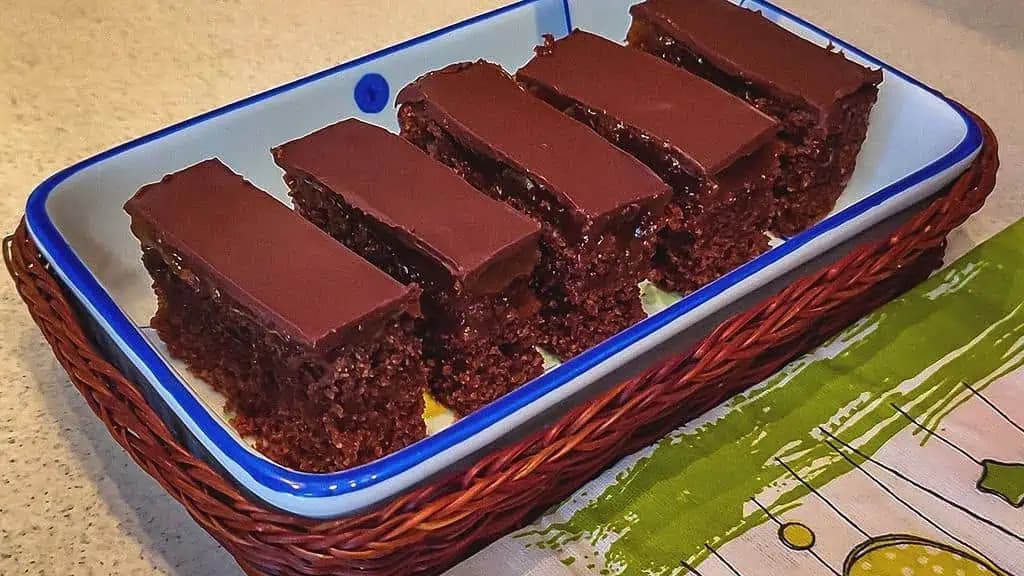 Cuketový koláč na spôsob SACHERA: Nikto nechcel veriť, že v ceste je cuketa, FAMÓZNA chuť!