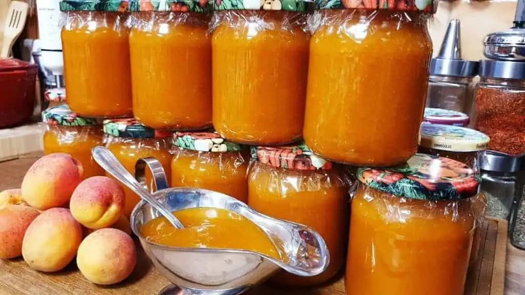 Kto pozná toto TAJOMSTVO, ten vie pripraviť akýkoľvek džem bez želírovacieho prípravku a bez CUKRU: Bude krásne hustý a chutný!
