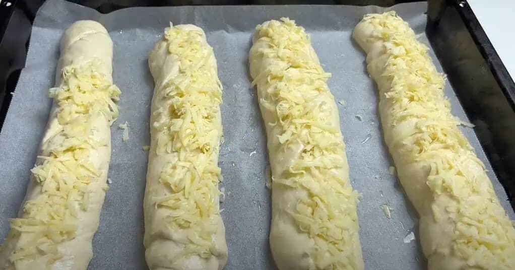 Upiekla som neskutočne chutné, nadýchané syrové bagety: RECEPT!
