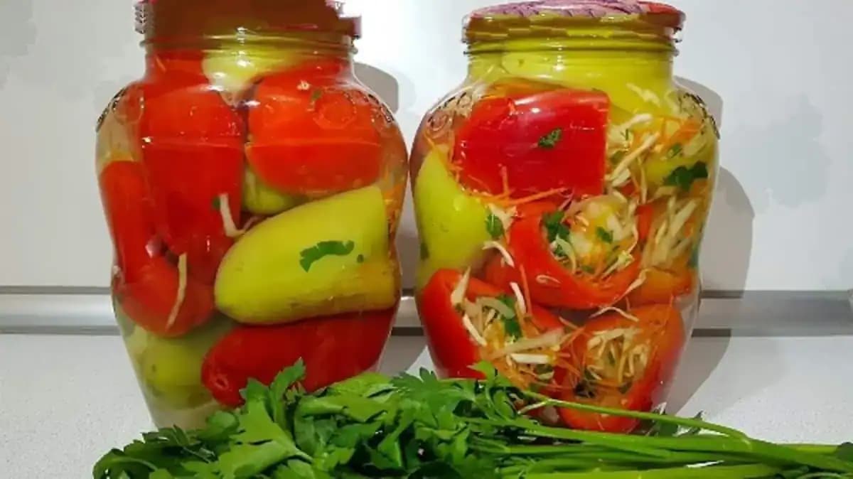 Delikatesa z pohára: Nakladaná paprika s kapustou – ideálna príloha k mäsu a vitamínová bomba na celý rok!