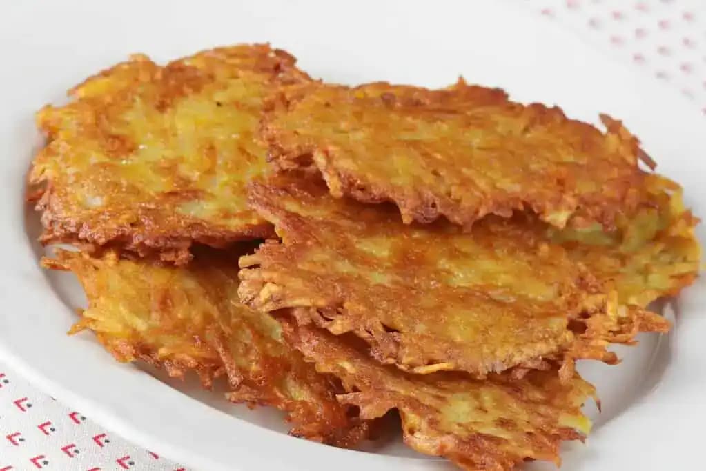 Do zemiakových placiek NEDÁVAJTE múku ani vajce: Za FANTASTICKÚ chuť môže celkom iná prísada!