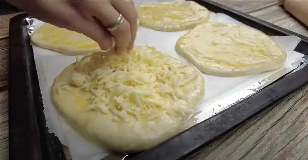 Moja mama pozná RECEPT na najlepšie rýchle langoše BEZ smaženia: Nenasiaknu olejom, sú mäkučké a chutia fantasticky!