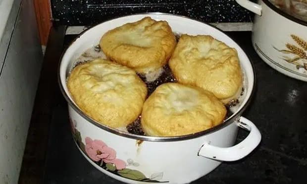 RECEPT na sedliacke langoše bez VAJEC a bez MLIEKA: Jediný recept, ktorý budete potrebovať – geniálna chuť!