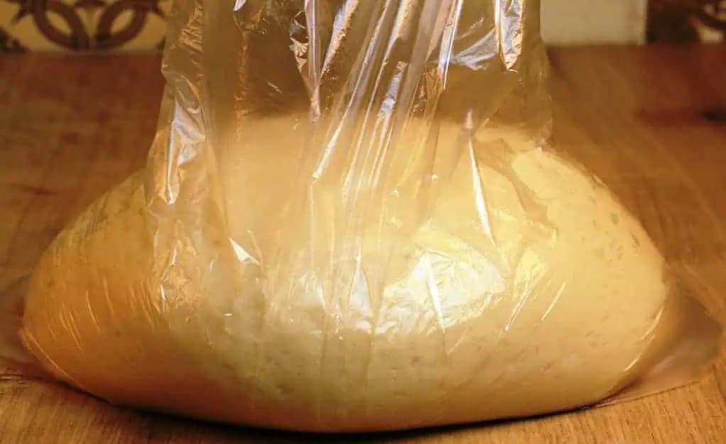 V nedeľu večer robím cesto na celý týždeň: Každé ráno čerstvé pečivo na stole (RECEPT)!