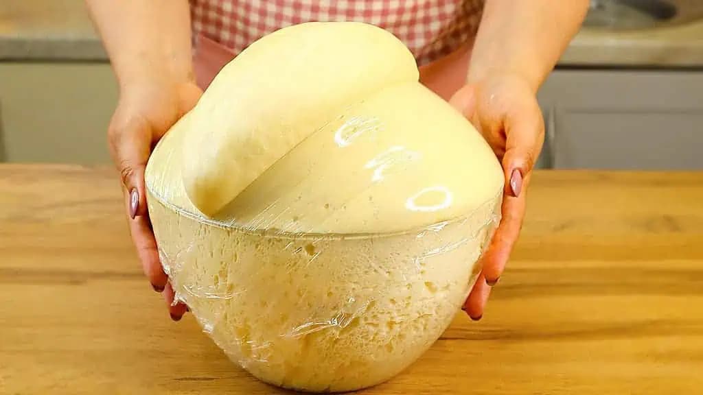 Naše staré mamy vždy pridávali do kysnutého cesta aj túto TAJNÚ prísadu: Zabudnutý trik má veľký význam!