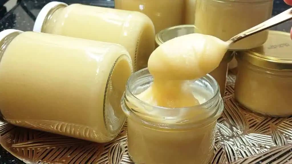 Zariskovala som a pridala k jablkám obyčajné Salko: Tento RECEPT je absolútna BOMBA, vydrží celý rok!