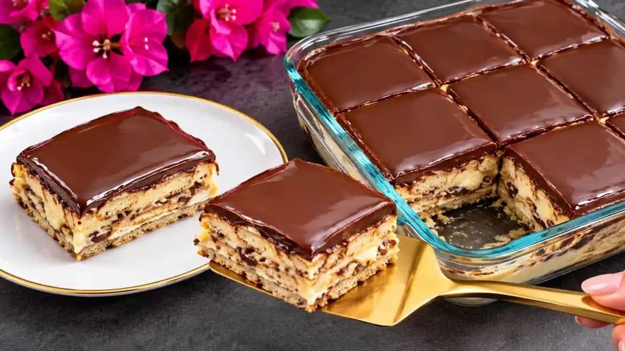 Oblačný koláč BEZ RÚRY! Hotový za 10 minút: Jemný, čokoládový a ULTRA krémový!