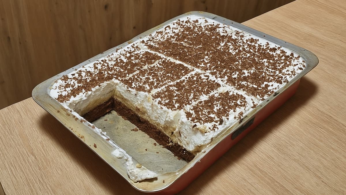 Gaštanový krémeš: Každú jeseň robím tento neskutočne jemný koláč s piškótou gaštanovým krémom a šľahačkou!